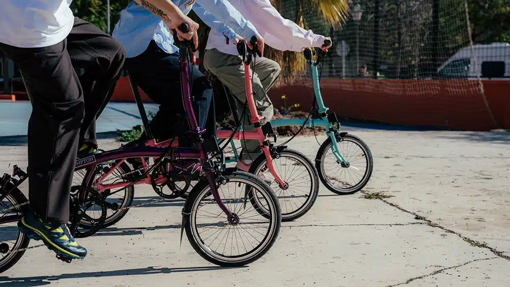 Vélo pliant Brompton en environnement urbain